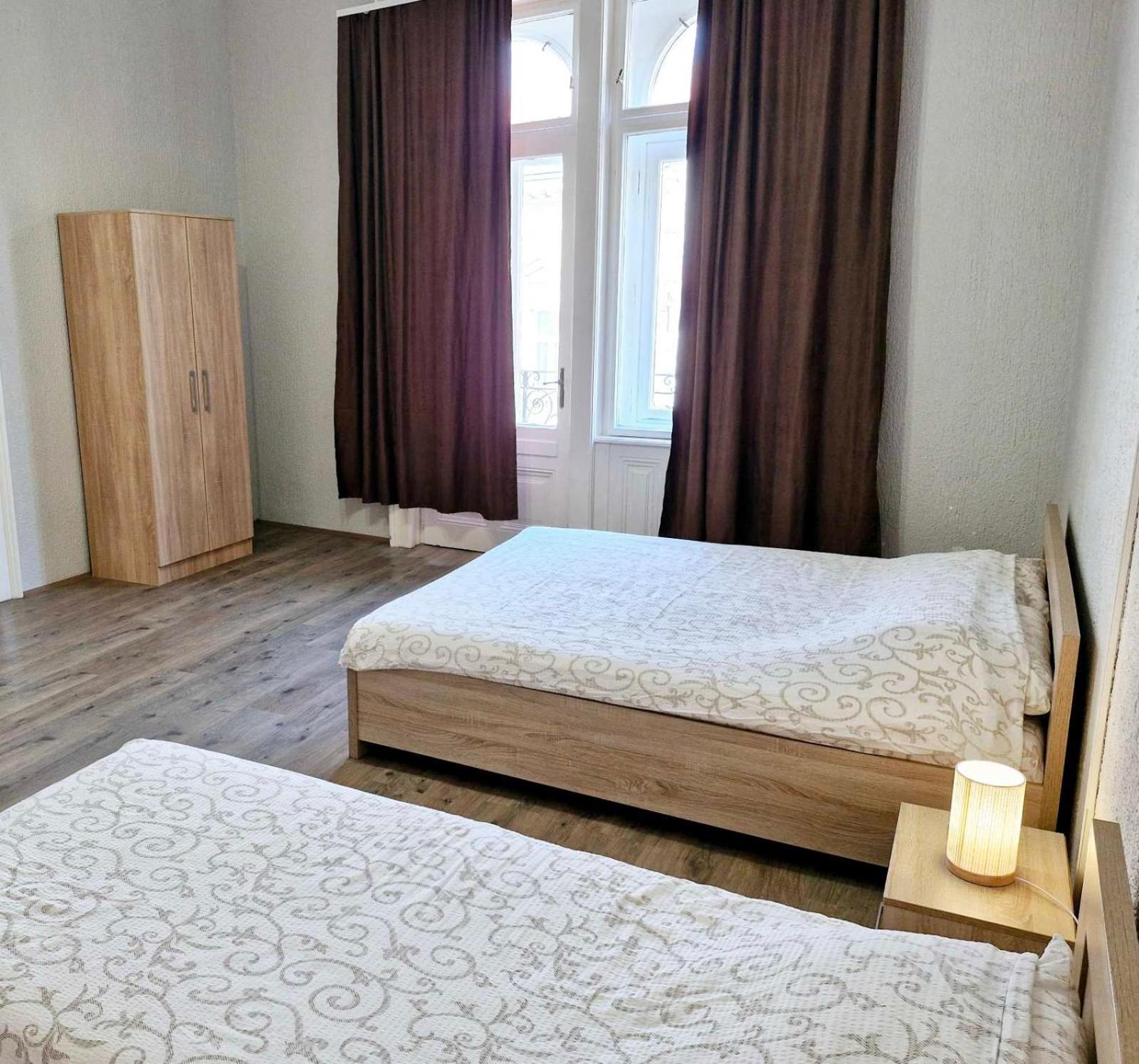 Centar Lux 2 Hostel Nagybecskerek Kültér fotó